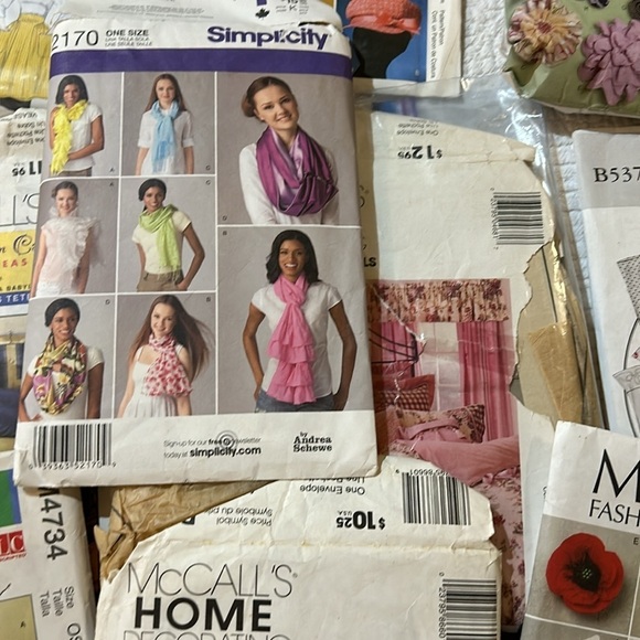 Patterns McCall’s/ Simplicity/Butterick Variety - Picture 9 of 11